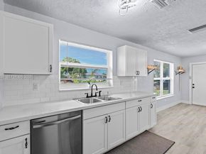 5621 SW 38th Ct, Davie FL 33314