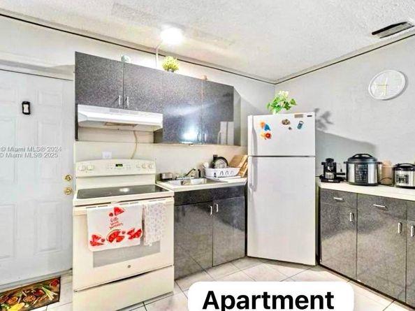 6771 Freedom St, Hollywood FL 33024