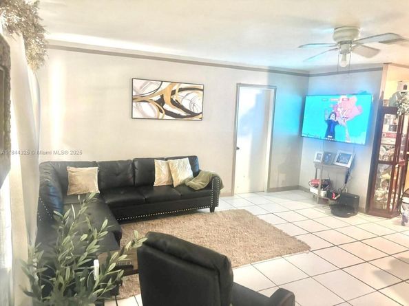 6771 Freedom St, Hollywood FL 33024