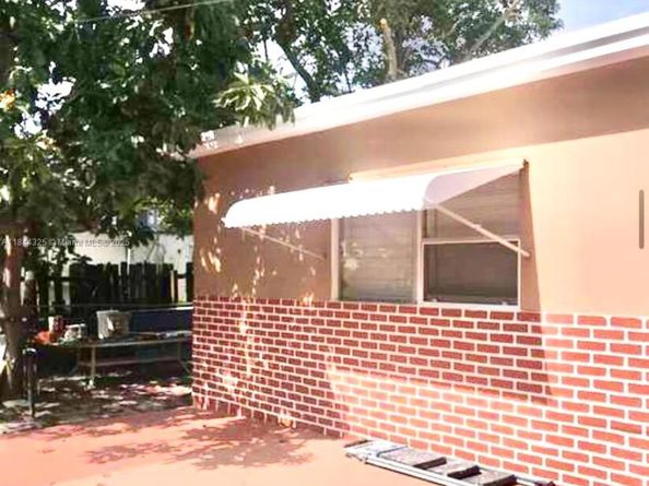 6771 Freedom St, Hollywood FL 33024