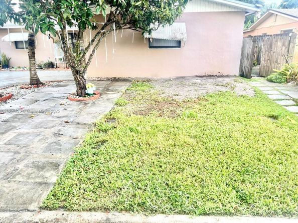 6771 Freedom St, Hollywood FL 33024