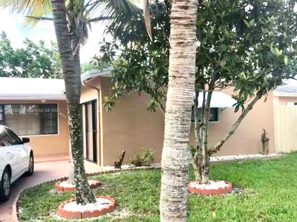 6771 Freedom St, Hollywood FL 33024