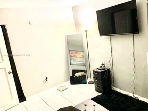 6771 Freedom St, Hollywood FL 33024