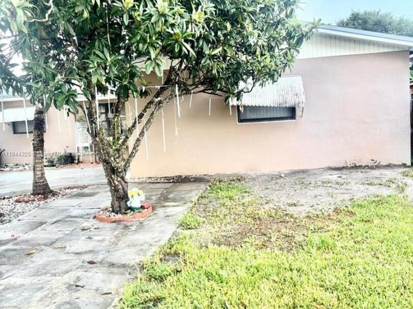 6771 Freedom St, Hollywood FL 33024