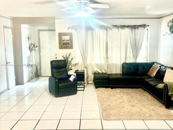 6771 Freedom St, Hollywood FL 33024