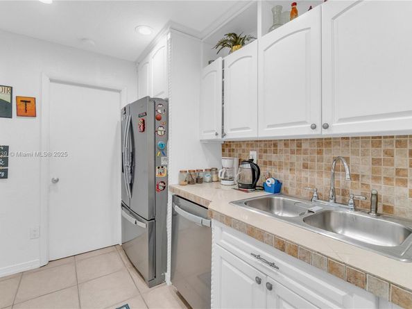 13715 SW 84th St F, Miami FL 33183