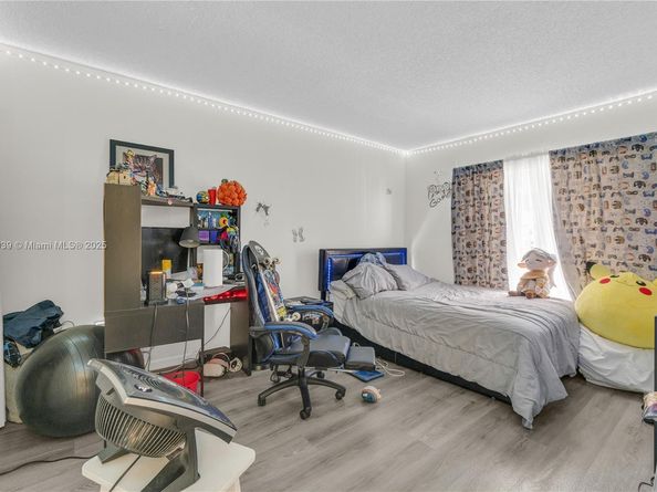 13715 SW 84th St F, Miami FL 33183