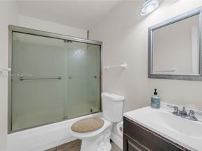 13715 SW 84th St F, Miami FL 33183