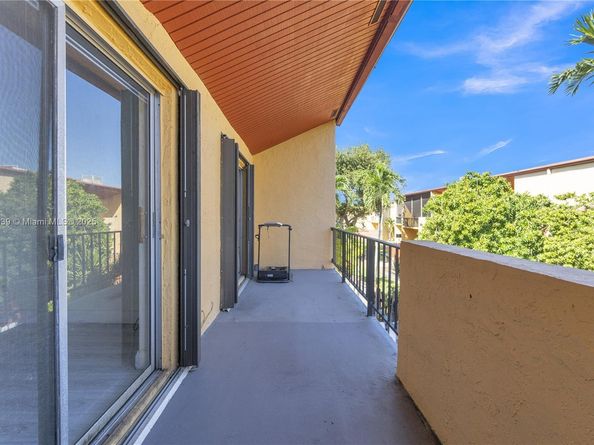 13715 SW 84th St F, Miami FL 33183