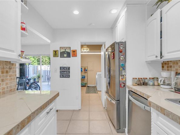 13715 SW 84th St F, Miami FL 33183