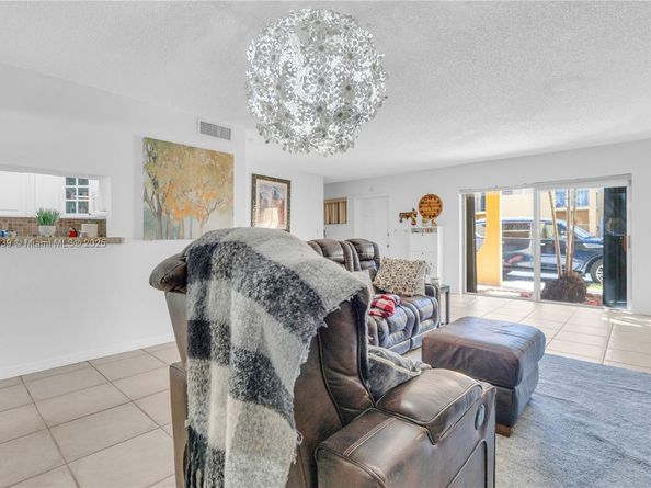 13715 SW 84th St F, Miami FL 33183