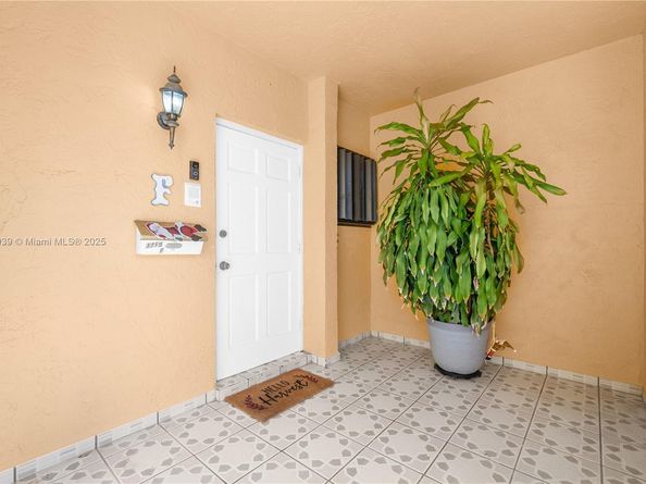 13715 SW 84th St F, Miami FL 33183