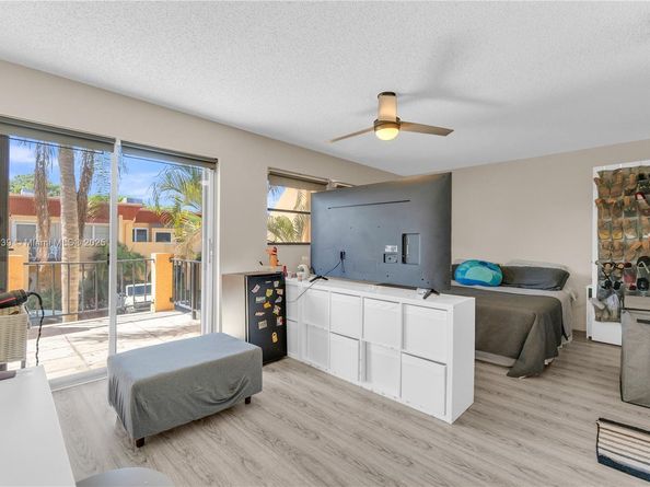 13715 SW 84th St F, Miami FL 33183