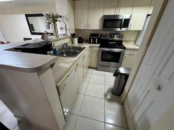 620 SW 111th Ave 107, Pembroke Pines FL 33025