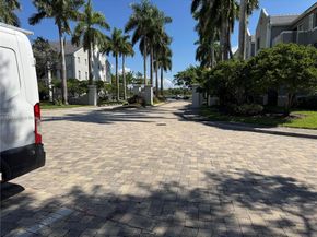 620 SW 111th Ave 107, Pembroke Pines FL 33025