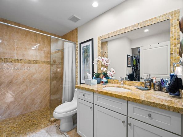 200 Diplomat Pkwy 732, Hallandale Beach FL 33009