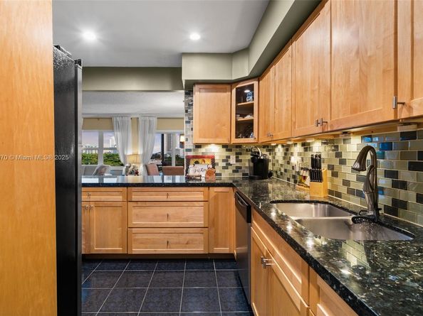 200 Diplomat Pkwy 732, Hallandale Beach FL 33009