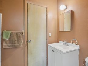 842 S Worchester Street, Aurora CO 80012