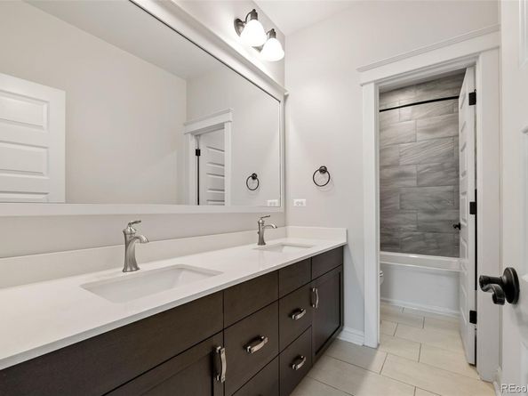 6003 N Chester Way, Denver CO 80238