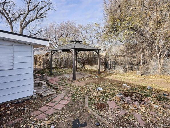 2110 Eagle Circle, Aurora CO 80011