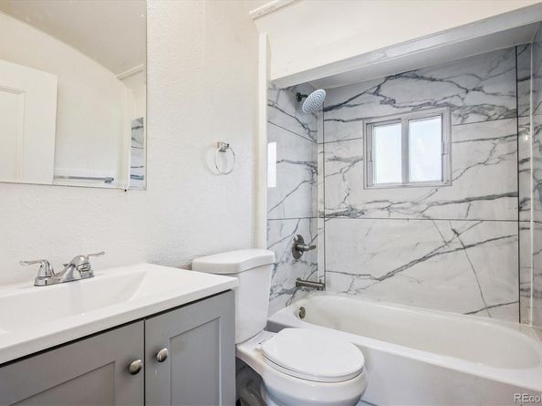 2110 Eagle Circle, Aurora CO 80011