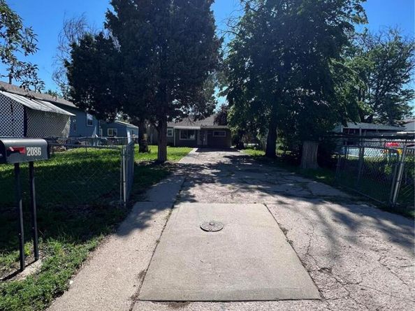 2086 Hanover Street, Aurora CO 80010