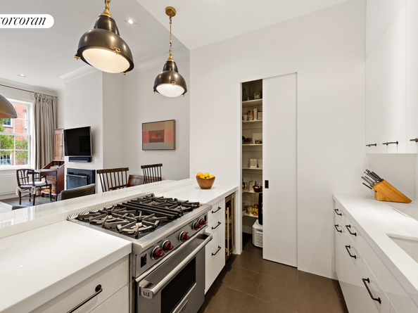 347 West 22nd Street 3, New York NY 10011