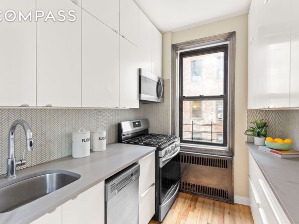 81 Ocean Parkway 3J, Brooklyn NY 11218