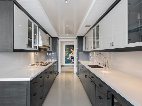 21 East 61st Street 8F, New York NY 10065