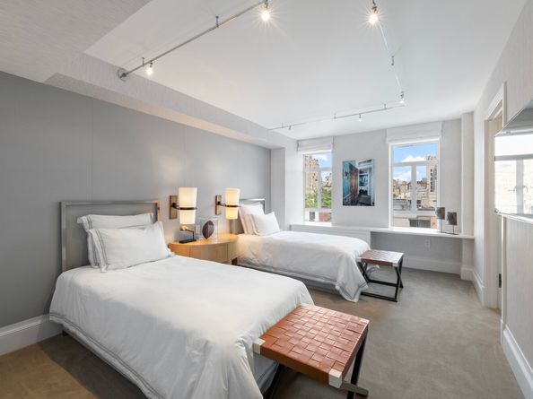 21 East 61st Street 8F, New York NY 10065