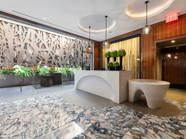 21 East 61st Street 8F, New York NY 10065