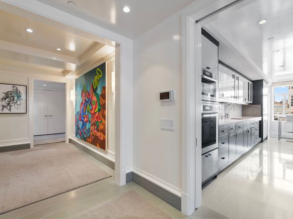 21 East 61st Street 8F, New York NY 10065