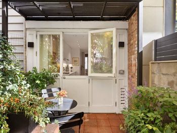 75 1/2 Bedford Street