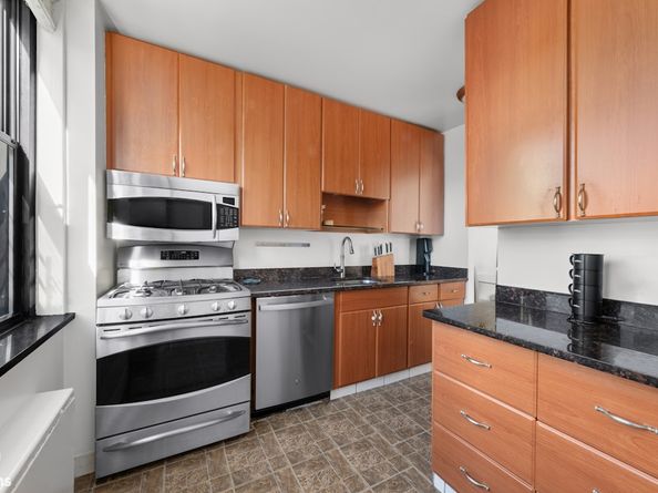 301 East 87th Street 25D, New York NY 10128