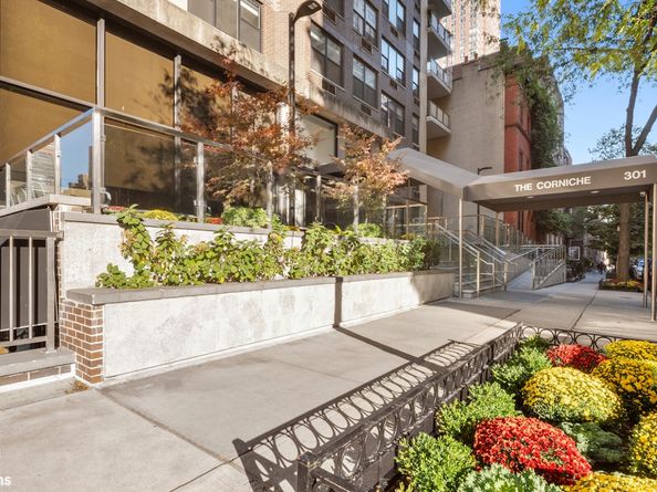 301 East 87th Street 25D, New York NY 10128