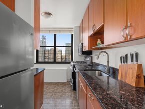 301 East 87th Street 25D, New York NY 10128