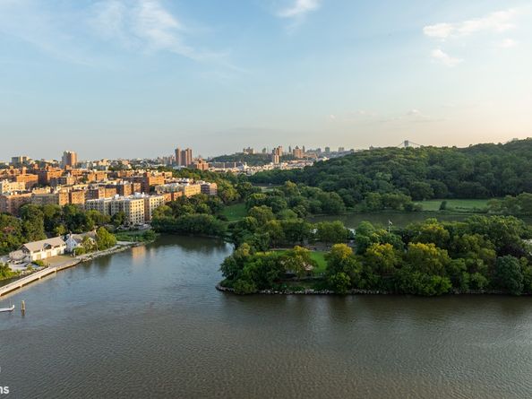 2400 Johnson Avenue 11K, Bronx NY 10463