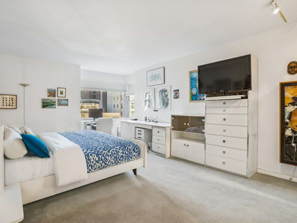 150 East 69th Street 5J, New York NY 10021