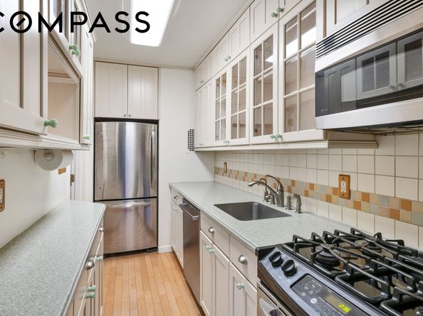 345 East 52nd Street 8G, New York NY 10022