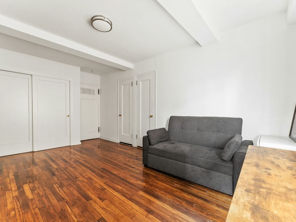 45 Tudor City Place 1812, New York NY 10017
