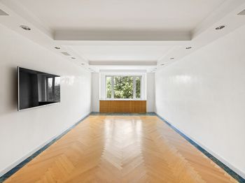 120 Central Park S