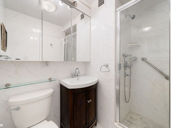 75 Henry Street 20E, Brooklyn NY 11201