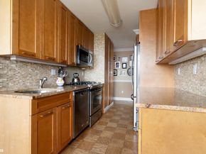 75 Henry Street 20E, Brooklyn NY 11201