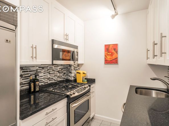 230 East 15th Street 8N, New York NY 10003