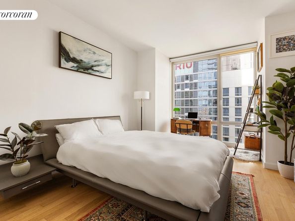 247 West 46th Street 2501, New York NY 10036