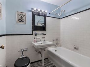 433 West 34th Street 5M, New York NY 10001