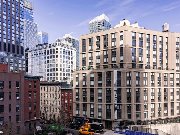 433 West 34th Street 5M, New York NY 10001