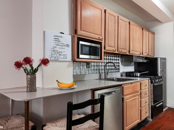 433 West 34th Street 5M, New York NY 10001