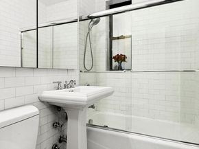 30 East 9th Street 4M, New York NY 10003