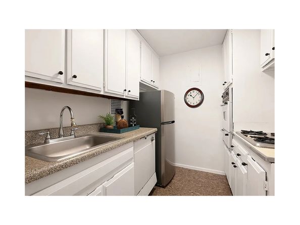 16 West 16th Street 2AS, New York NY 10011